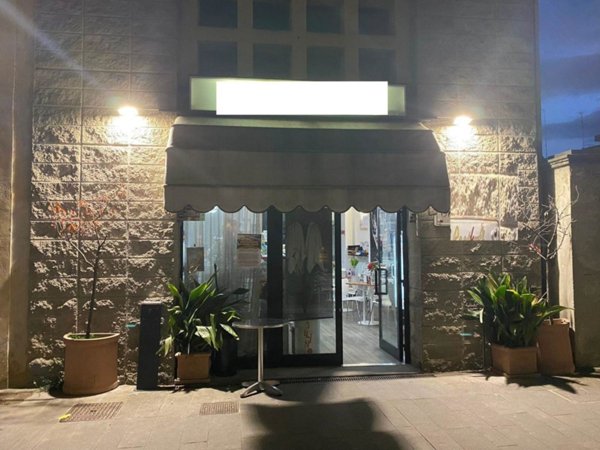 negozio in vendita a Campi Bisenzio