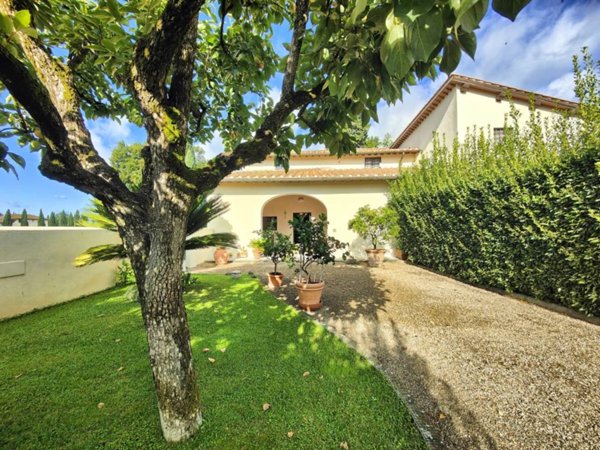 casa indipendente in vendita a Campi Bisenzio in zona Limite