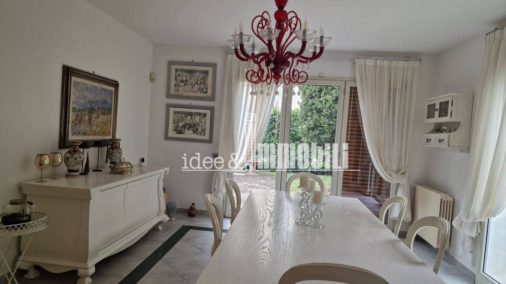 casa indipendente in vendita a Campi Bisenzio