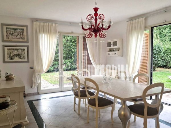 casa indipendente in vendita a Campi Bisenzio