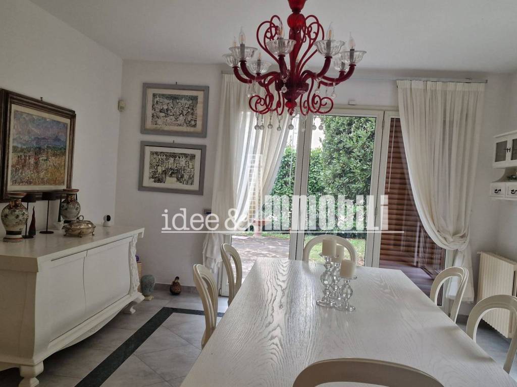 casa indipendente in vendita a Campi Bisenzio