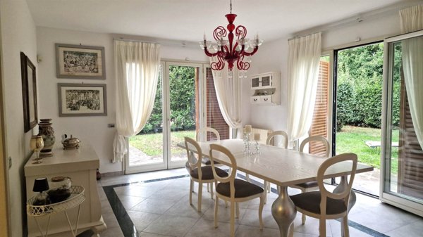 casa indipendente in vendita a Campi Bisenzio