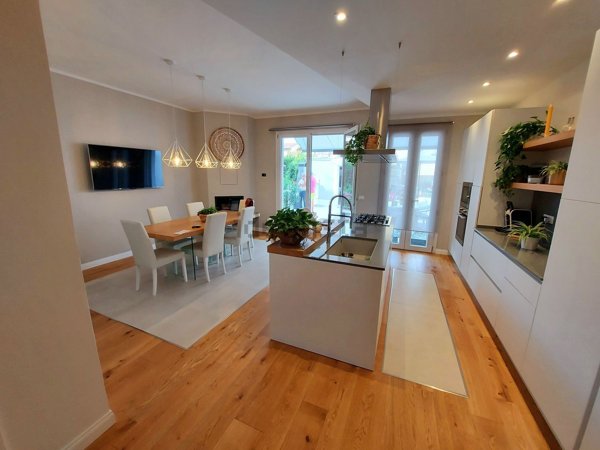 casa indipendente in vendita a Campi Bisenzio