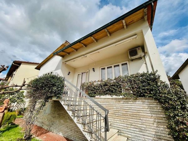 casa indipendente in vendita a Campi Bisenzio