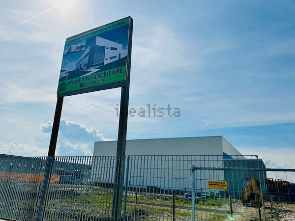 locale commerciale in vendita a Campi Bisenzio