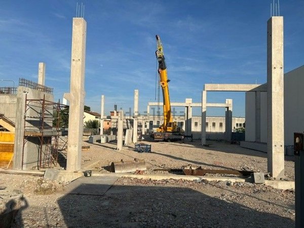 capannone in vendita a Campi Bisenzio