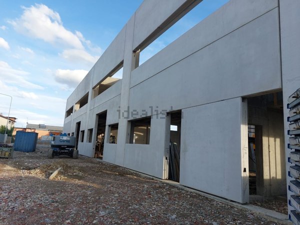 capannone in vendita a Campi Bisenzio