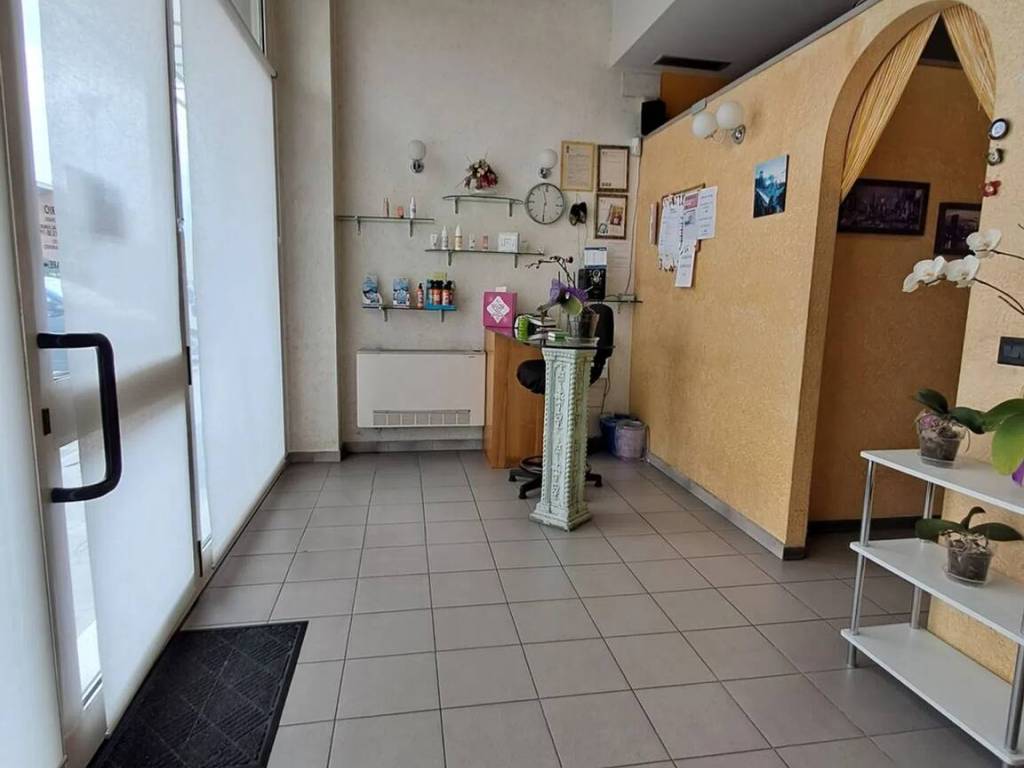 negozio in vendita a Campi Bisenzio