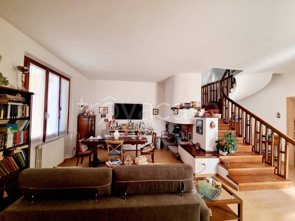 casa indipendente in vendita a Campi Bisenzio