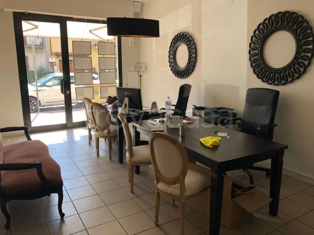 negozio in vendita a Campi Bisenzio in zona Capalle