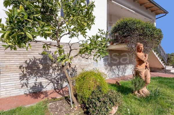 casa indipendente in vendita a Campi Bisenzio