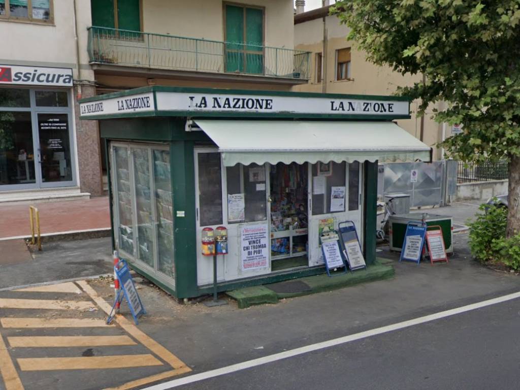 negozio in vendita a Campi Bisenzio in zona Il Rosi