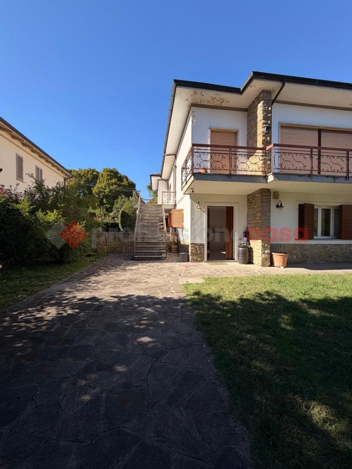 casa indipendente in vendita a Campi Bisenzio
