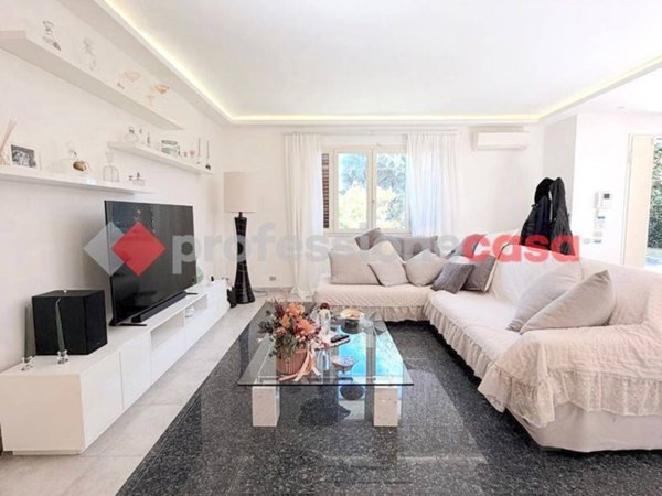 casa indipendente in vendita a Campi Bisenzio