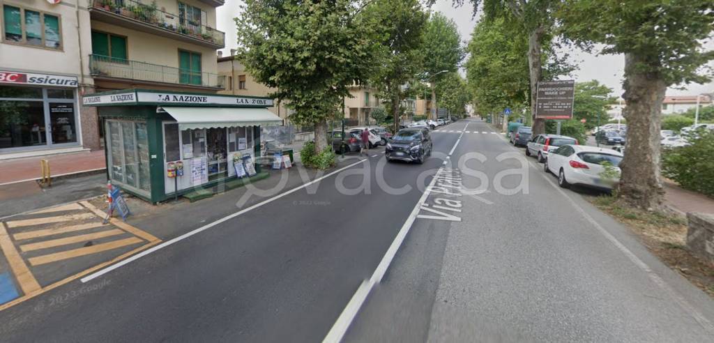 negozio in vendita a Campi Bisenzio in zona Il Rosi