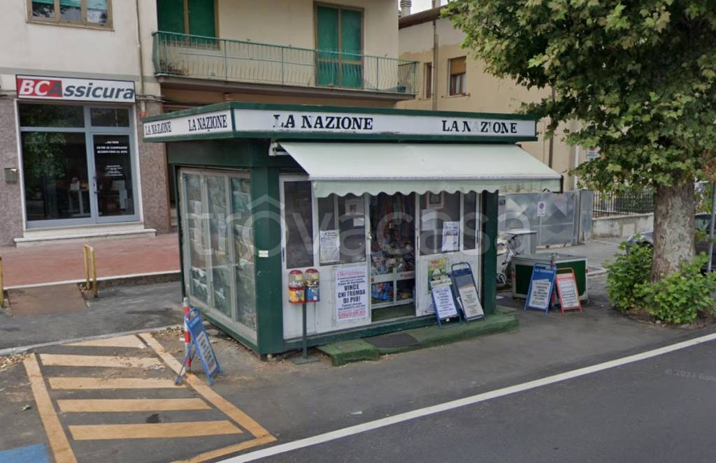 negozio in vendita a Campi Bisenzio in zona Il Rosi