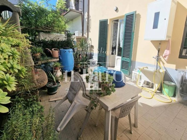 casa indipendente in vendita a Campi Bisenzio