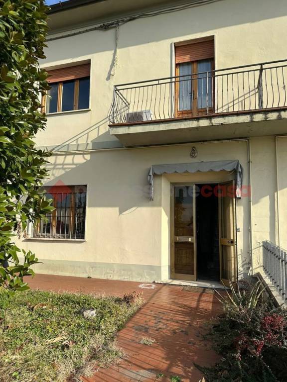 casa indipendente in vendita a Campi Bisenzio in zona Capalle