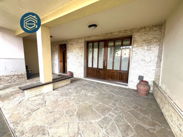 casa indipendente in vendita a Campi Bisenzio