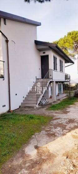 casa indipendente in vendita a Campi Bisenzio