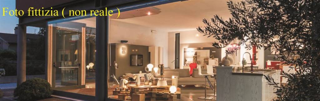 negozio in vendita a Campi Bisenzio