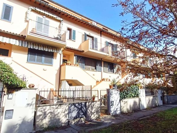 casa indipendente in vendita a Campi Bisenzio