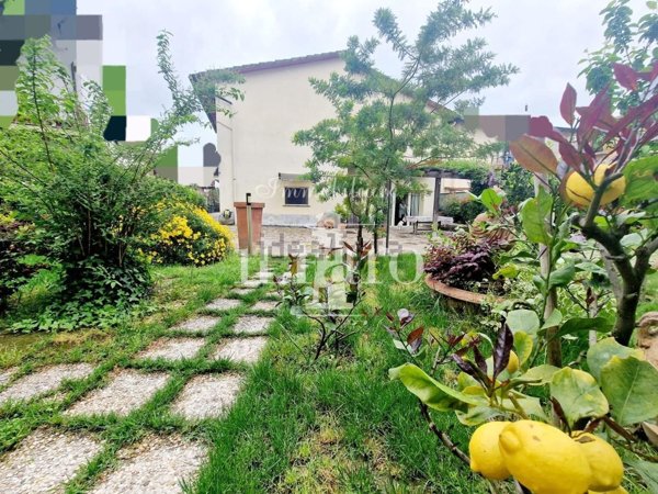 casa indipendente in vendita a Campi Bisenzio