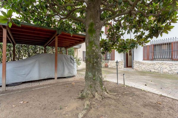 casa indipendente in vendita a Campi Bisenzio in zona San Donnino