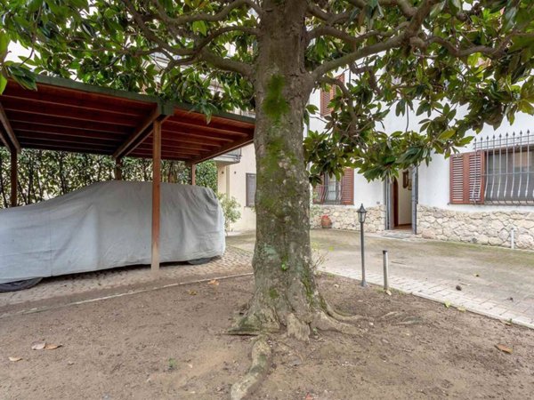 casa indipendente in vendita a Campi Bisenzio in zona San Donnino