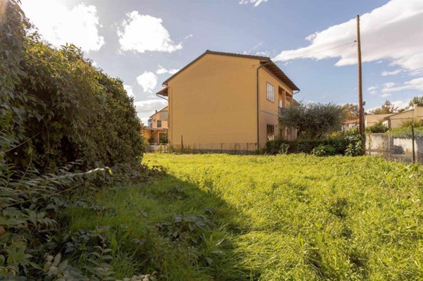casa indipendente in vendita a Campi Bisenzio