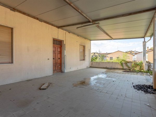 casa indipendente in vendita a Campi Bisenzio