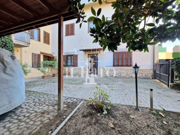 casa indipendente in vendita a Campi Bisenzio in zona San Donnino