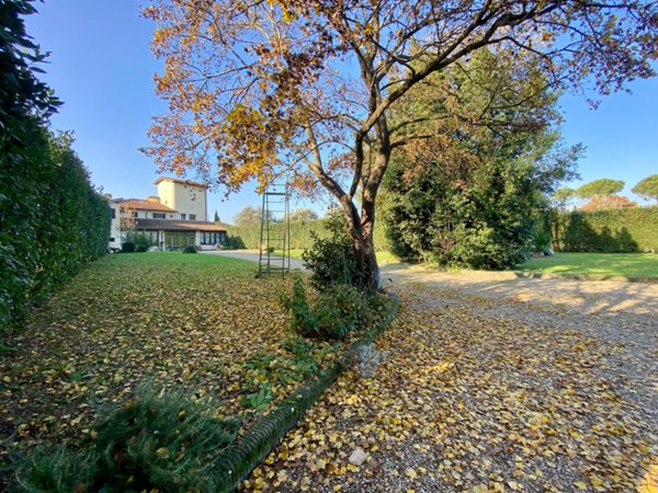 casa indipendente in vendita a Campi Bisenzio