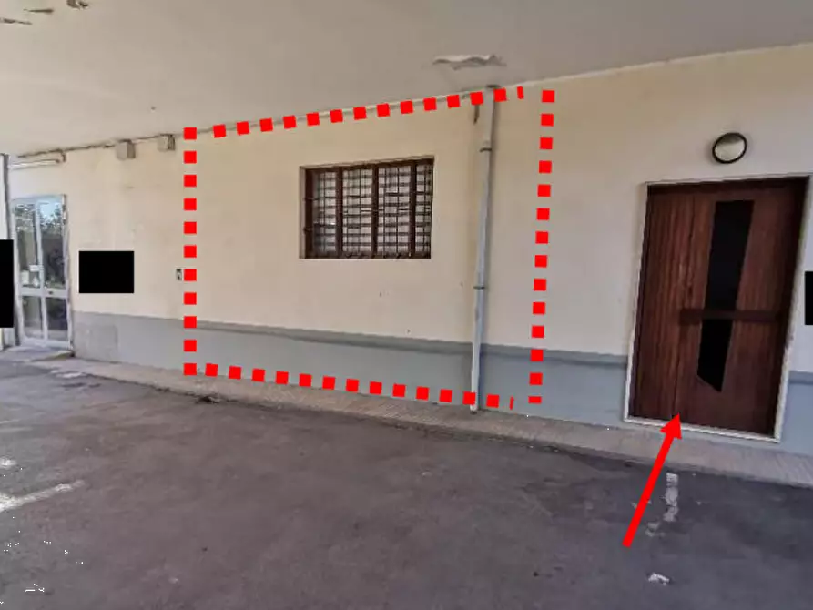 locale di sgombero in vendita a Campi Bisenzio