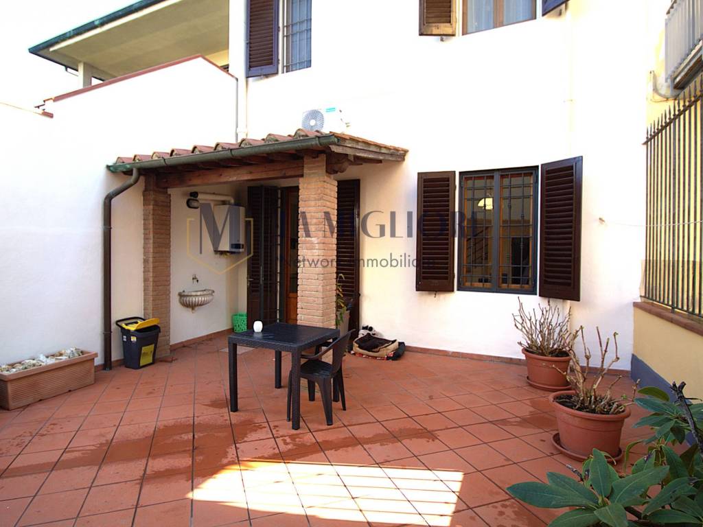 casa indipendente in vendita a Campi Bisenzio