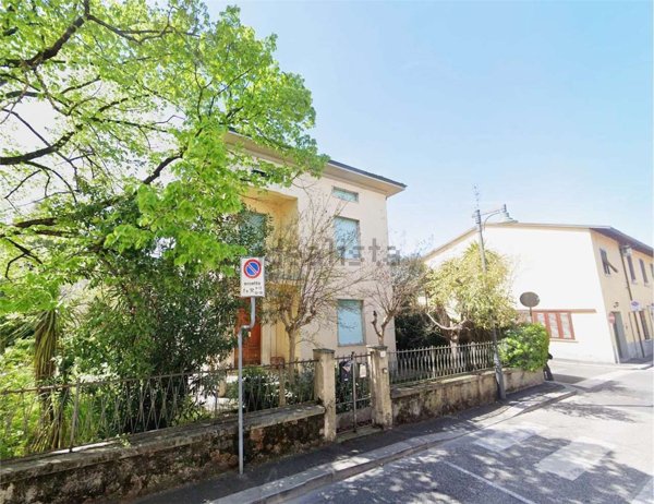 casa indipendente in vendita a Campi Bisenzio