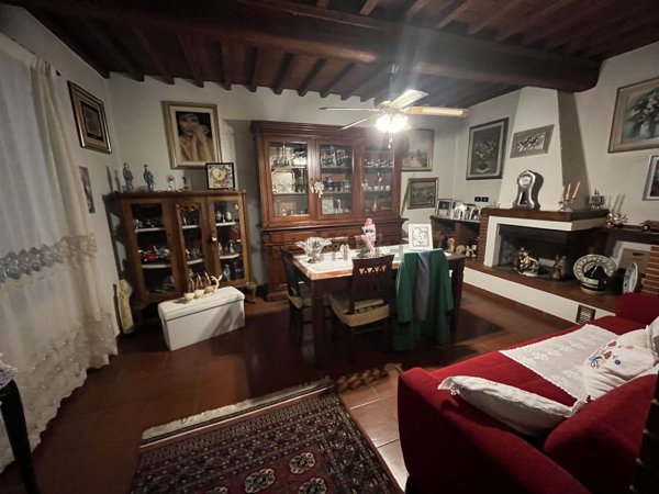 casa indipendente in vendita a Campi Bisenzio
