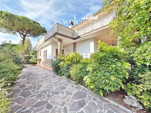 casa indipendente in vendita a Campi Bisenzio