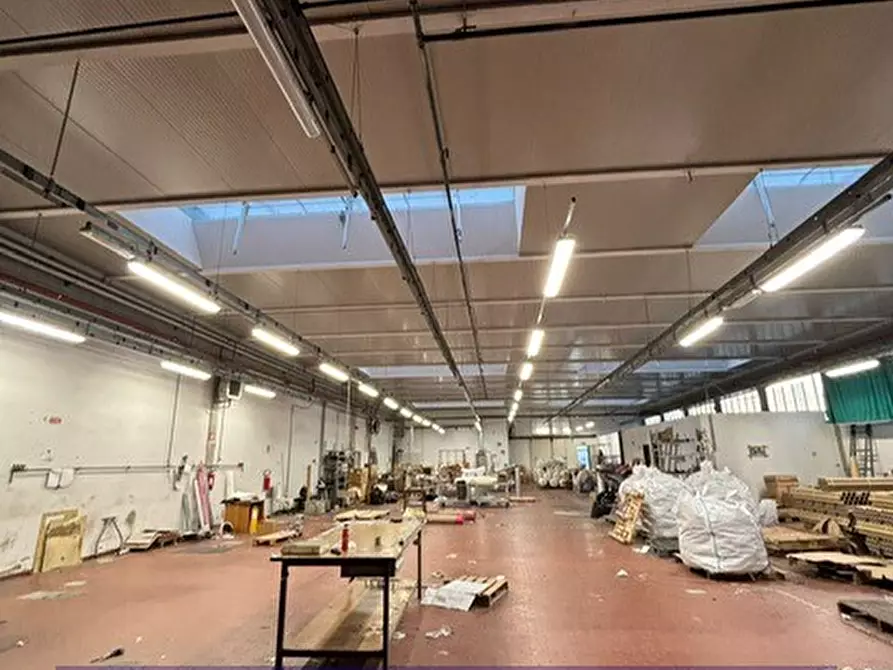 locale di sgombero in vendita a Campi Bisenzio in zona Capalle