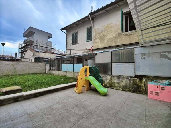 casa indipendente in vendita a Campi Bisenzio in zona Capalle