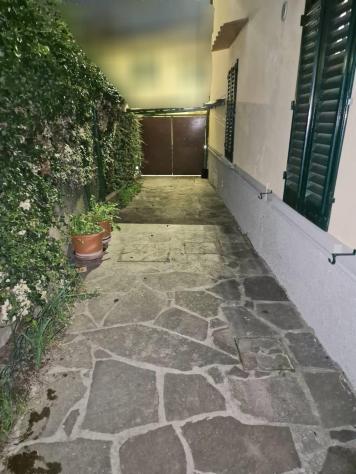 intera palazzina in vendita a Campi Bisenzio in zona Case Buffini