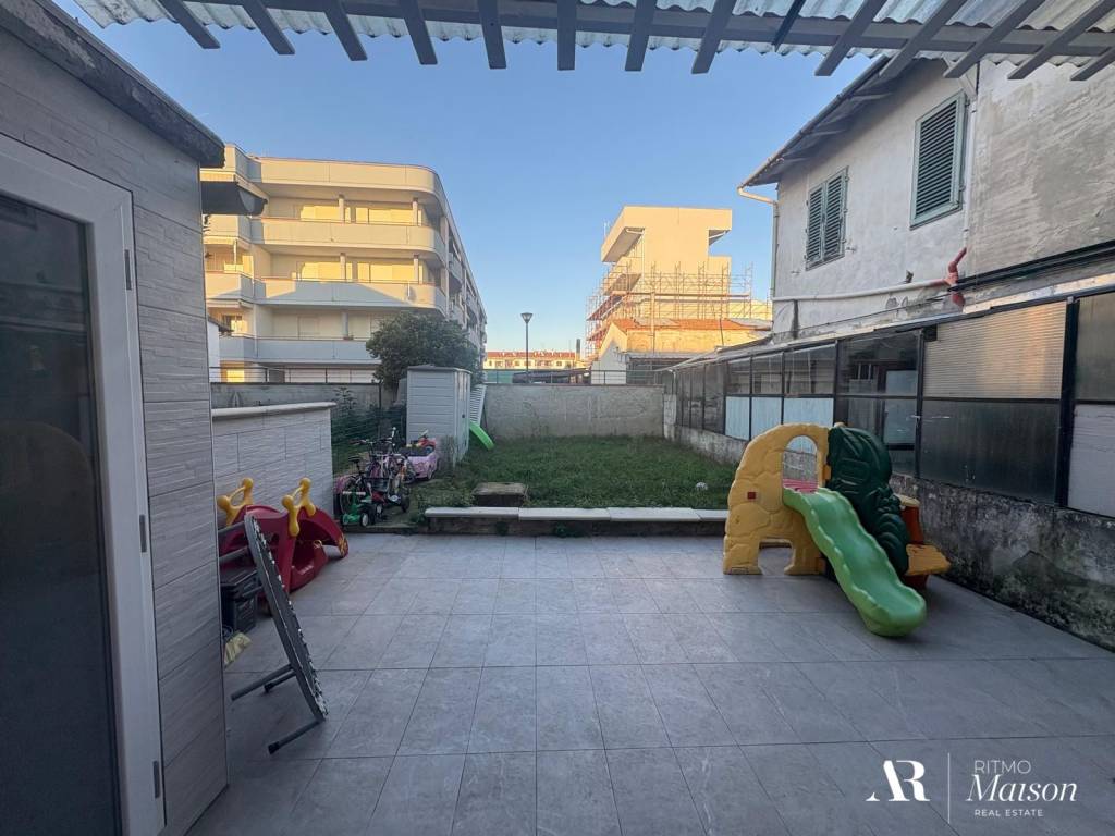 casa indipendente in vendita a Campi Bisenzio