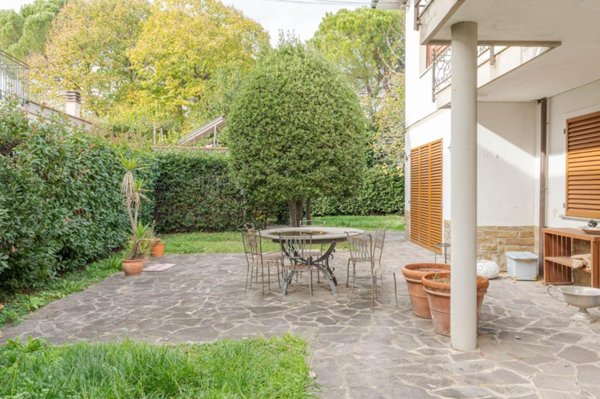 casa indipendente in vendita a Campi Bisenzio