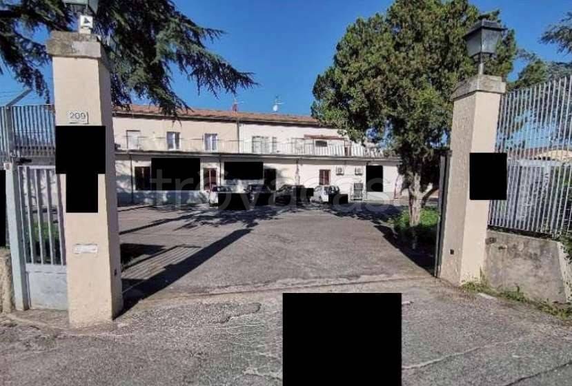 locale di sgombero in vendita a Campi Bisenzio