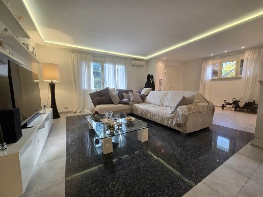 casa indipendente in vendita a Campi Bisenzio