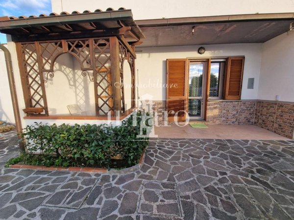 casa indipendente in vendita a Campi Bisenzio in zona Sant'Angelo a Lecore