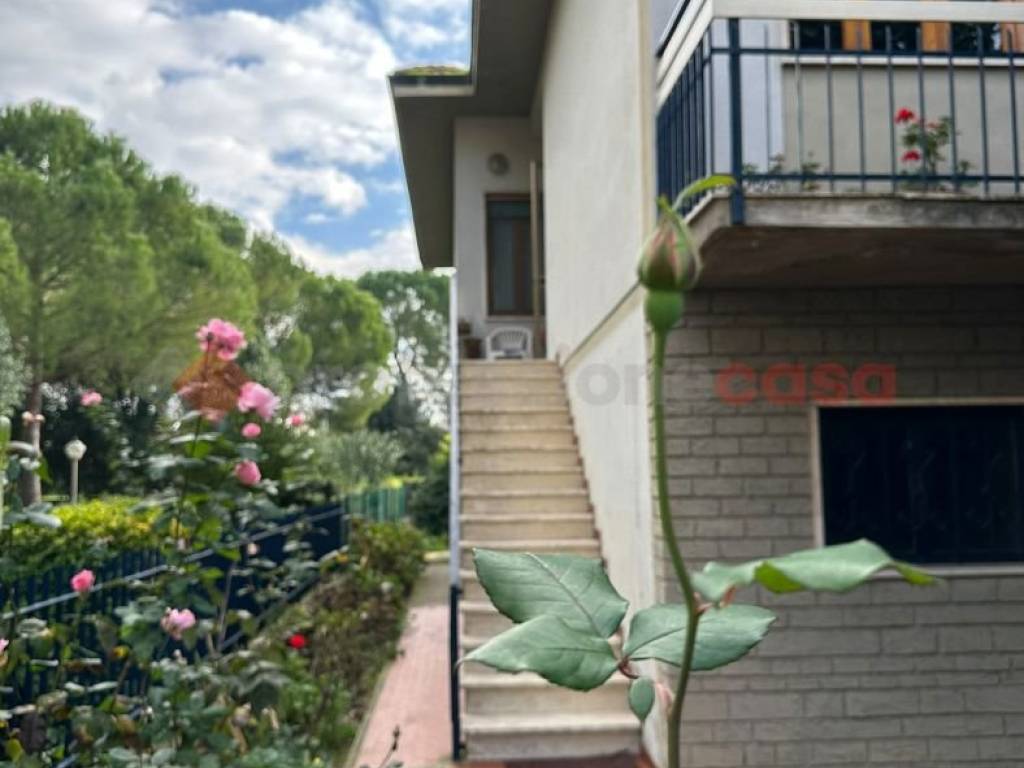 casa indipendente in vendita a Campi Bisenzio