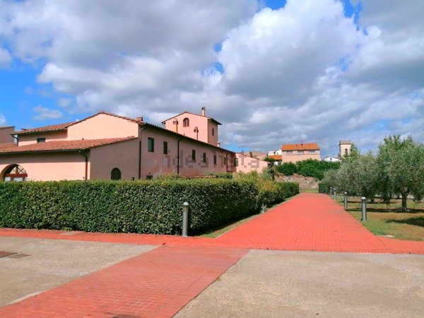 casa indipendente in vendita a Campi Bisenzio in zona Capalle