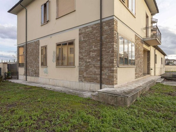 casa indipendente in vendita a Campi Bisenzio in zona Capalle