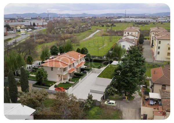 casa indipendente in vendita a Campi Bisenzio